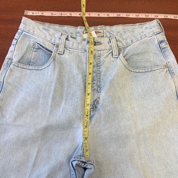 Guess Jeans - Picture 2 of 6